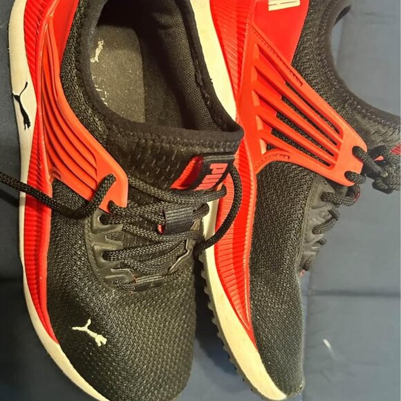 Boys size 5.5. PUMA tennis shoes/sneakers - Picture 4 of 4